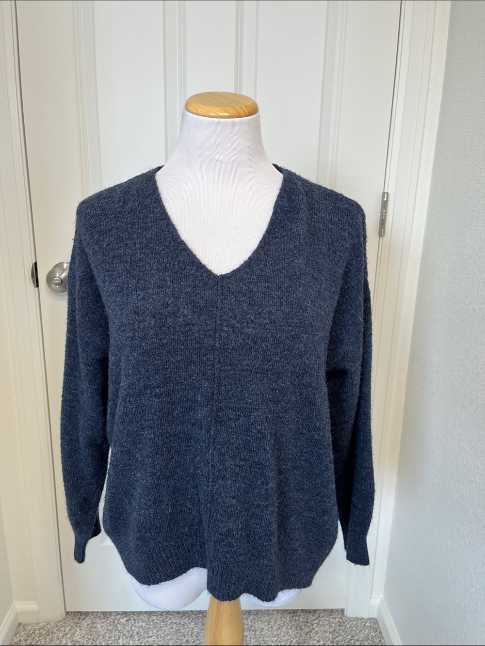 H&M Women's V-Neck Sweater - Blue